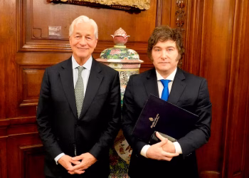 Luis Caputo admitió ante inversores que podría haber modificaciones en el esquema de bandas