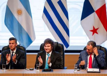 Con el Presidente Javier Milei participando en el Foro Económico de Davos, Diego Santilli continúa negociando la reforma laboral con los Gobernadores