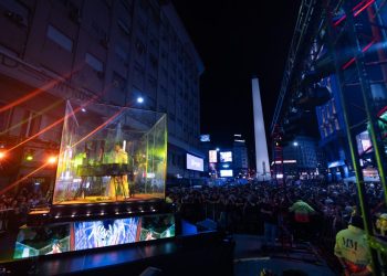 De una caja de cristal a la cima del género urbano: La impactante presentación de «RV».
