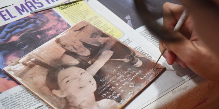 Fotocerámica: El arte de fijar la memoria en el fuego y rescatar lo tangible